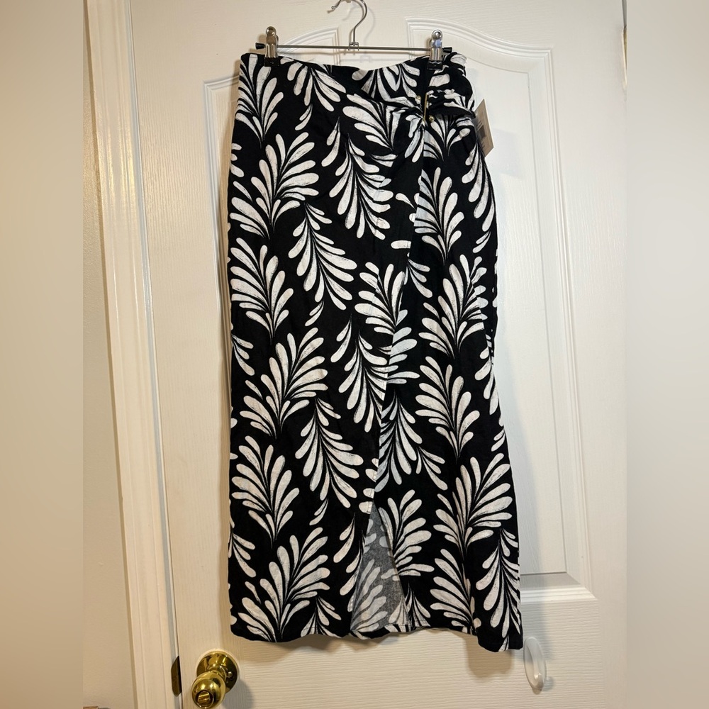 Ellen Tracy Black and White Leaf-Print Skirt Wrap Around Small